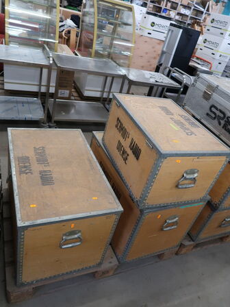 3 stk. PLYFA kasse med 6 stk. scenelamper