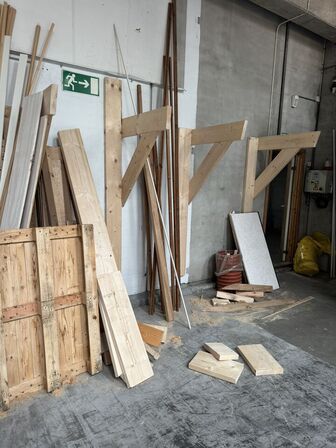 Diverse plader, trappestige, sofa