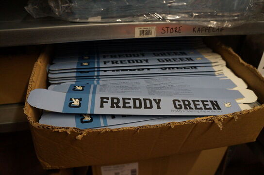 2 stk. reoler med indhold