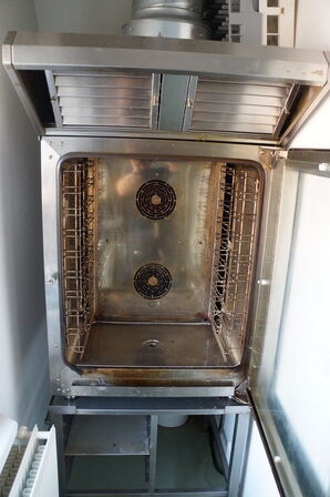 Ovn  75X75 CM  Bemærk emhætte skal muligvis også pilles af 