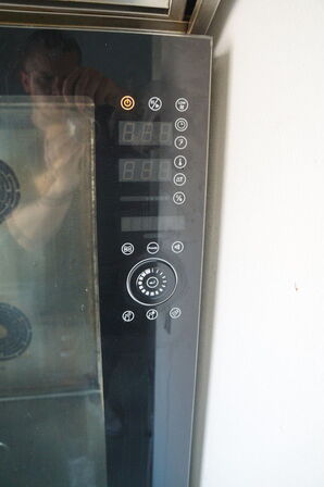 Ovn  75X75 CM  Bemærk emhætte skal muligvis også pilles af 