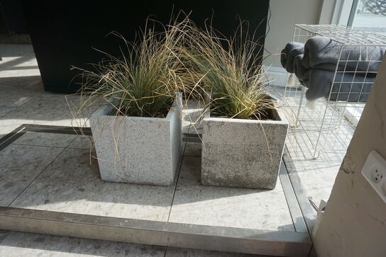 2 stk. krukker & 2 stk. tæppeholdere  