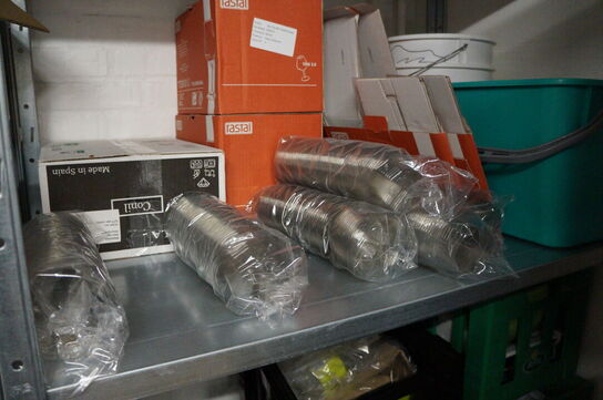 2 stk. reoler med indhold