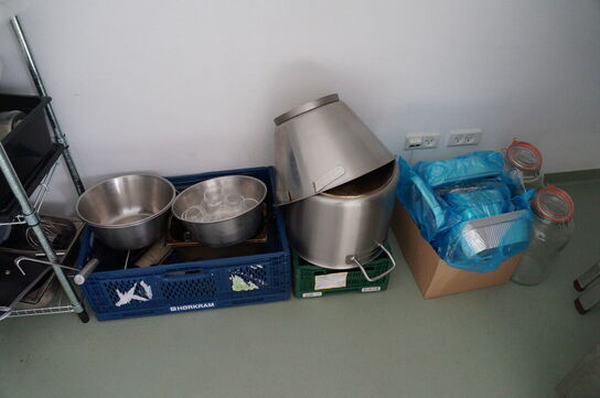 6 stk. reoler med indhold