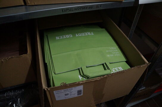 2 stk. reoler med indhold