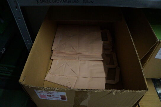 2 stk. reoler med indhold