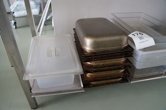 Diverse gastrobakker m.v.