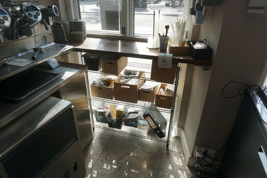 Arbejdsbord med indhold  