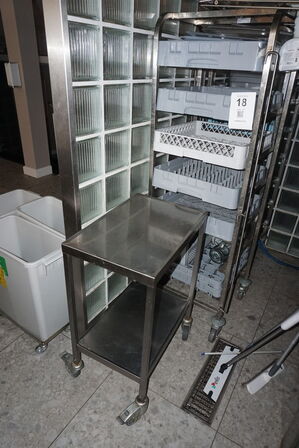 2 stk. stikvogne inkl. Bord  