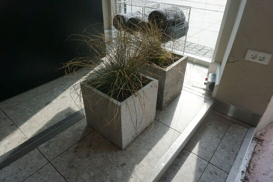 2 stk. krukker & 2 stk. tæppeholdere  