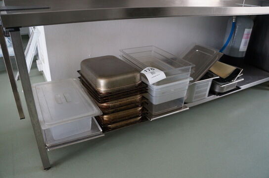 Diverse gastrobakker m.v.