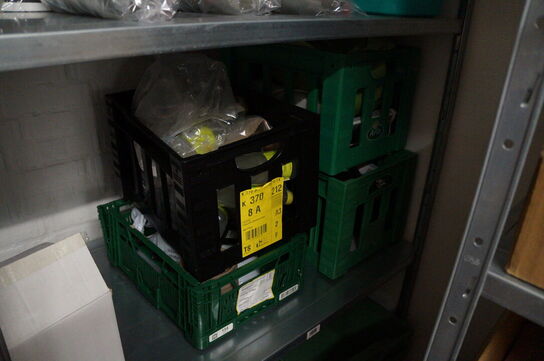 2 stk. reoler med indhold