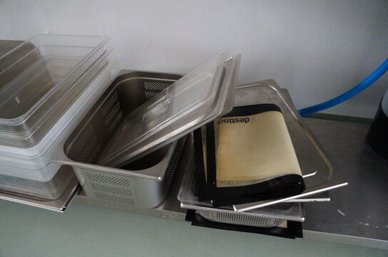 Diverse gastrobakker m.v.