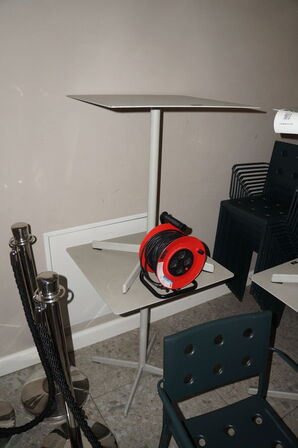 2 stk. borde & 4 stk. stole HAY