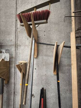 Div. håndredskaber, trillebøre m.v.