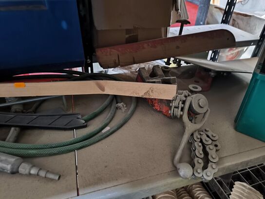 Indhold på reol (højre fag)