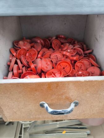 Indhold på reol (venstre fag)