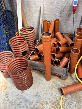 Kloakrør div. størrelse, længder m.v. (se billeder)