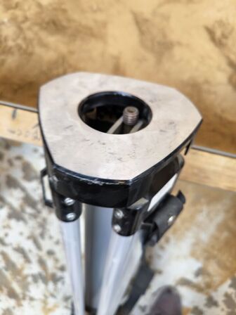 Stativ til nivelleringsapparat