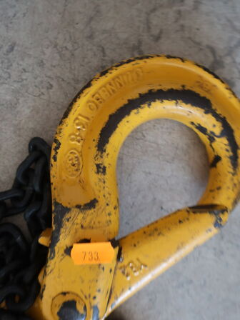 Kasse på hjul inkl. indhold (div. løftegrej)