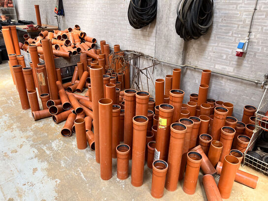 Kloakrør div. størrelse, længder m.v. (se billeder)