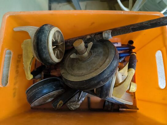 2 ks. m. div. værktøj