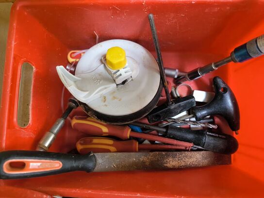 2 ks. m. div. værktøj