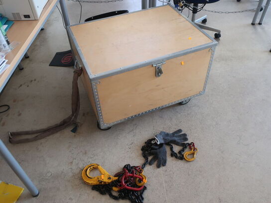 Kasse på hjul inkl. indhold (div. løftegrej)