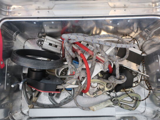 Redningshejs SKYLOTEC MILAN & alukasse inkl. indhold