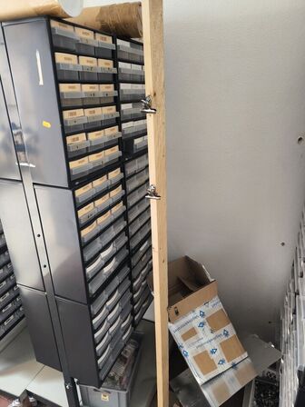 3 stk. komponentskabe m. skuffer på hjul