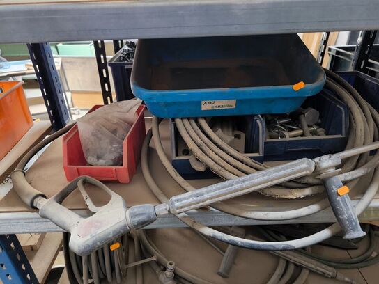 Indhold på reol (højre fag)