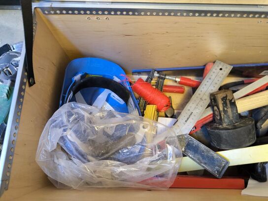 Værktøjskasse m. indhold