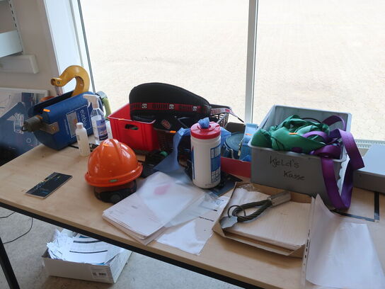 Automatisk kranhoved ELEBIA e5i samt indhold på bord