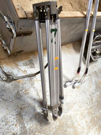 Stativ til nivelleringsapparat