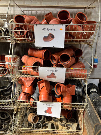 Kloakrør div. størrelse, længder m.v. (se billeder)