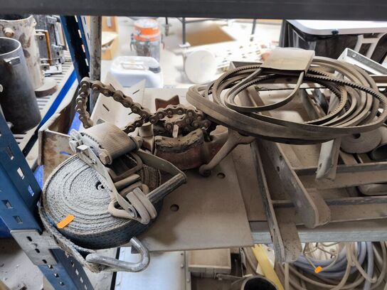 Indhold på reol (venstre fag)