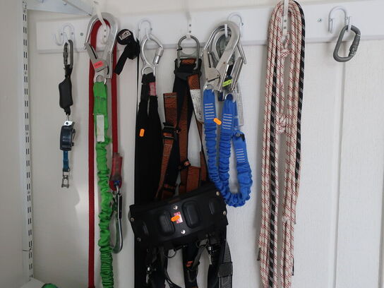 Div. sikringsgrej, stropper, faldblokke m.v.