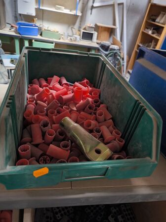 Indhold på reol (venstre fag)