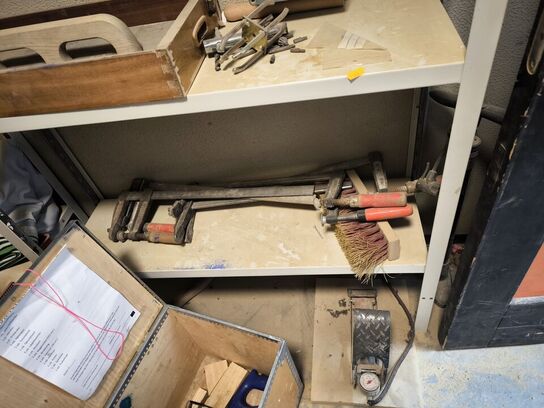 "Tøm rummet" - stålreoler medfølger