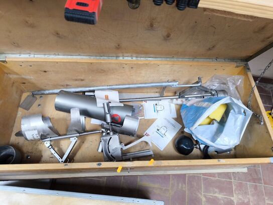 4 stk. værktøjskasser i finér inkl. indhold