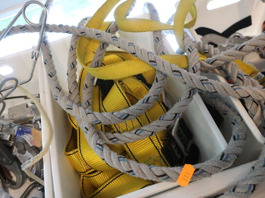 Div. sikringsgrej, faldblokke m.v. inkl. stativ