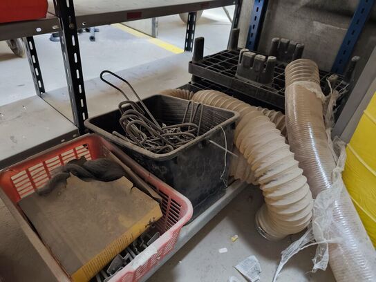 Indhold på reol (højre fag)