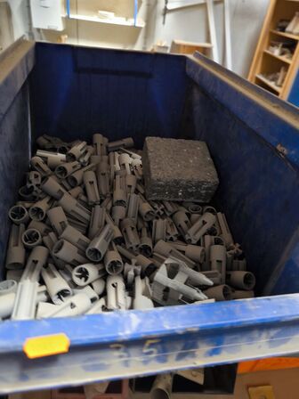 Indhold på reol (venstre fag)