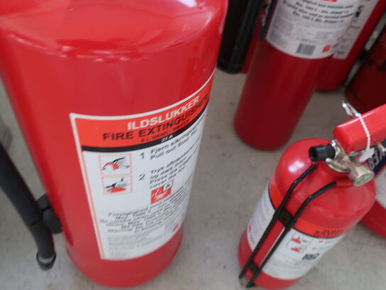 8 stk. pulverslukkere