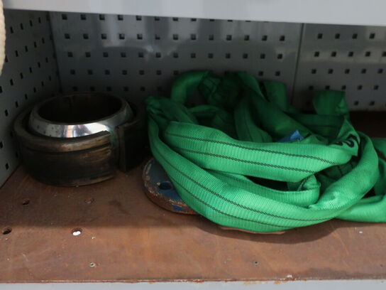 Stålskab på hjul inkl. indhold (løftegrej)