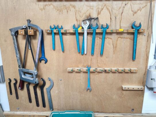 Værktøj på væg