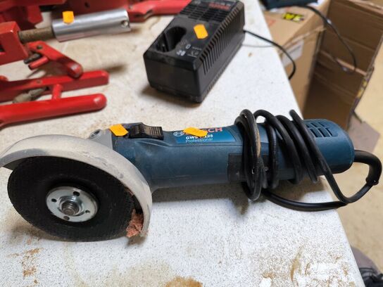 Vinkelsliber & skruemaskiner BOSCH