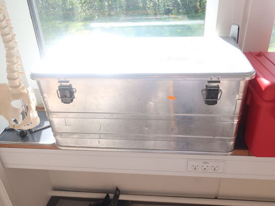 Alukasse m. foring & plastkuffert (tomme)