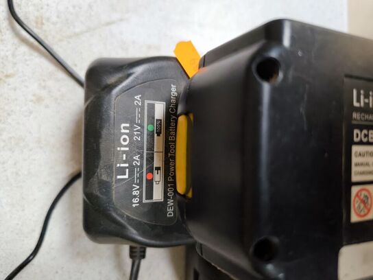 Lader & 2 stk. batterier til MICHANN rørskærer