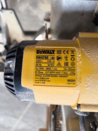 Kap/geringsav DEWALT DWS780 inkl. MAKITA arbejdsbord